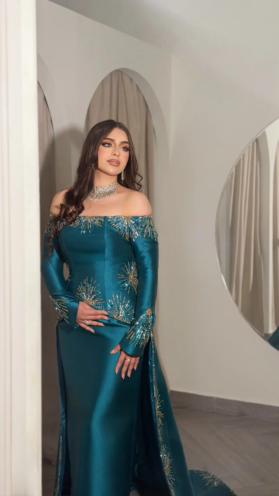 فستان سهرة تركوازي أوف شولدر مزين بالتطريز